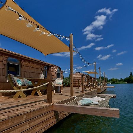 Lieblingsplatz Parey - Schwimmendes Iglu Hotel Екстериор снимка