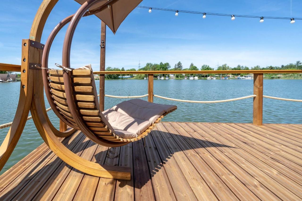 Lieblingsplatz Parey - Schwimmendes Iglu Hotel Екстериор снимка