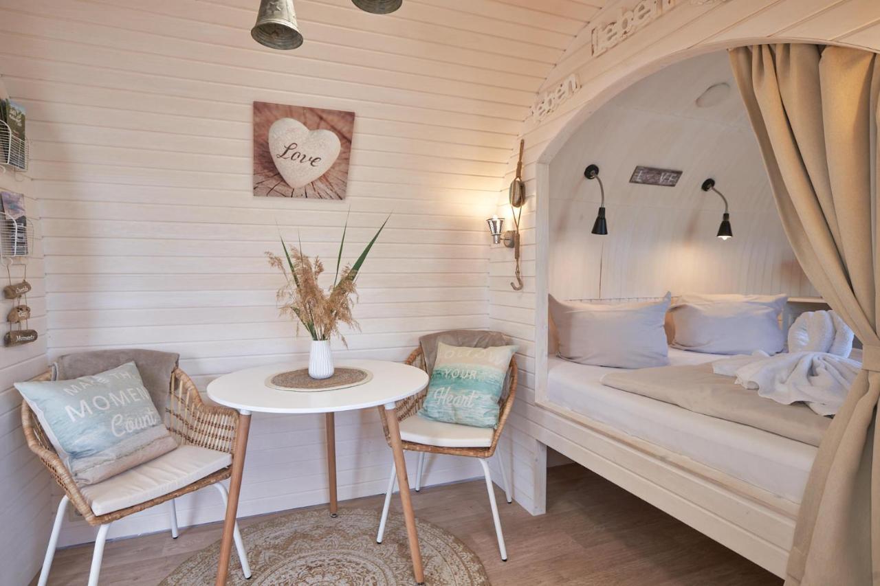 Lieblingsplatz Parey - Schwimmendes Iglu Hotel Екстериор снимка